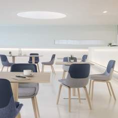 Besucherstuhl blau Besucherstühle mit Holzbeinen Cafeteria Stuhl ohne Armlehnen Kantinen Stuhl Brunner Crona
