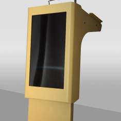 Rednerpult mit einem 32 Zoll Front-Display.
Elektrisch höhenverstellbares KANZLER Rednerpult barrierefrei Rednerpulte gold Riesenrat