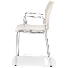Besucherstuhl beige weiß Besucherstühle mit Vierfußgestell Konferenzstuhl Konferenzstühle mit Armlehnen günstig Stapelstuhl Kusch+Co 2000 uni_verso