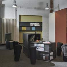 Kommunikationsplattform Modulare Büromöbelsysteme Akustik Sitzpodest schwarz Ausstellungsfläche Werner Works stepup
